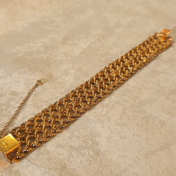 12KGF Chain Bracelet w/ Safety Clasp... Classic! - Picture 4 of 5